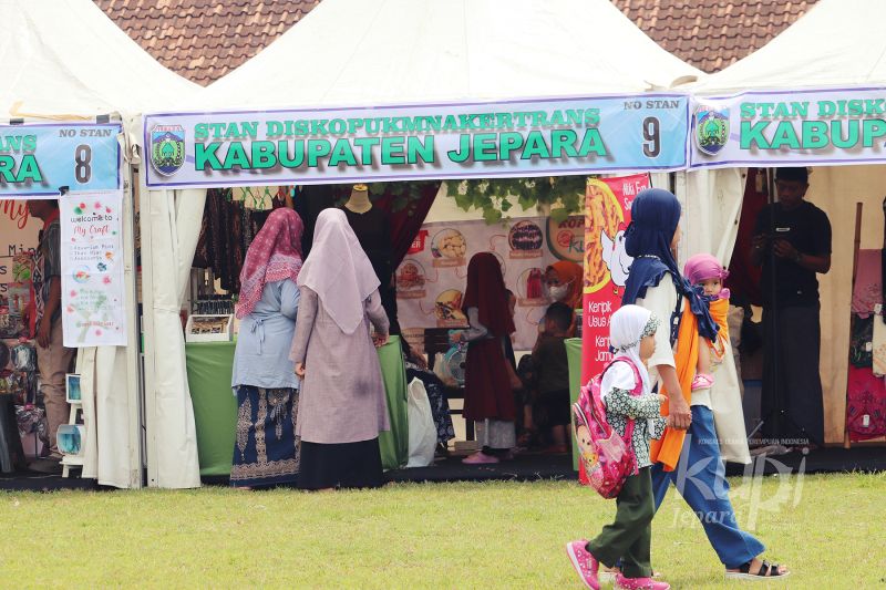 Berkas:Bazar KUPI 2 (7).JPG