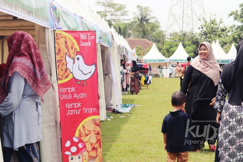 Berkas:Bazar KUPI 2 (2).JPG