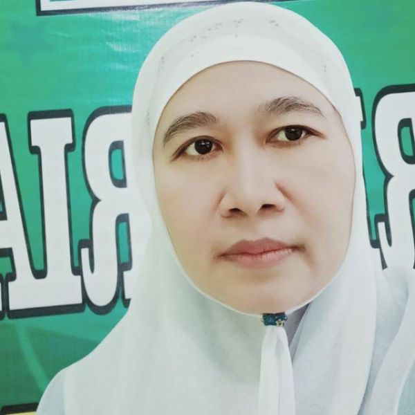 Berkas:Umi Hanik.jpg